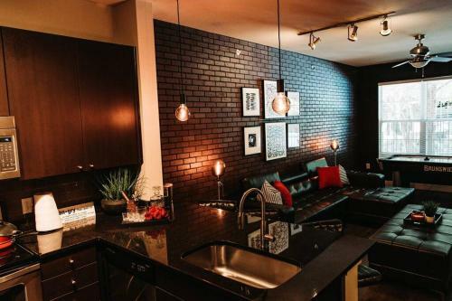 Apartamento Speakeasy And Come In. Designer Space W/ King Bed