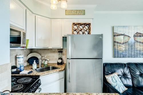 Charming Coastal Ocean View Galveston Condo
