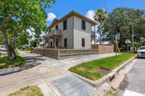 Coastal Corner Immaculate Mid-island Gem Home