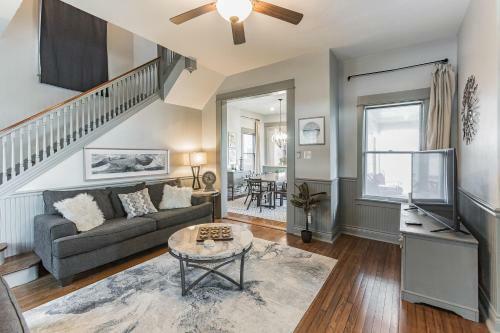 Coastal Corner Immaculate Mid-island Gem Home