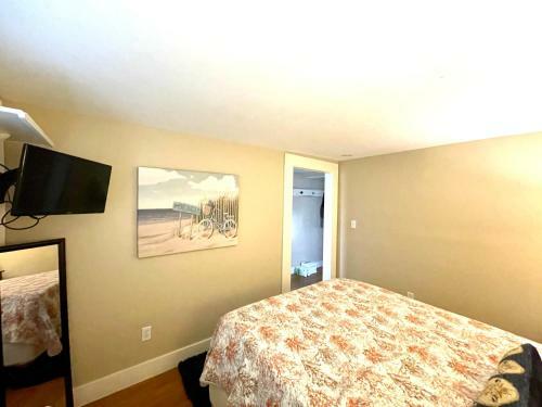 Seablue Cottage - Downstairs; 2 Blocks To The Beach