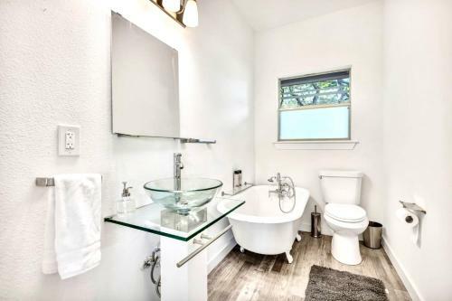 Lakefront 6br Home With Dock - Lake Travis Views