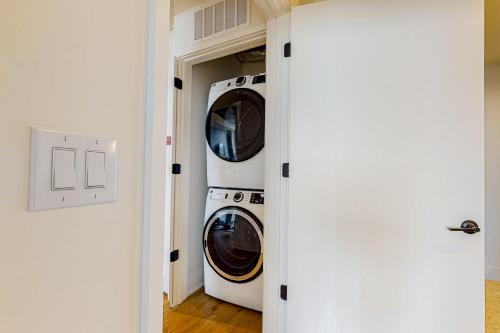 Natiivo Austin XVI