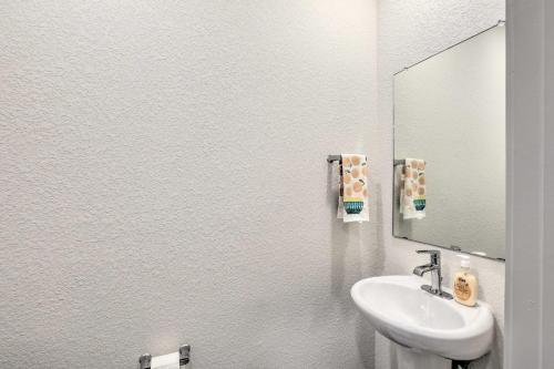 Spacious And Sunny Austin Home About 9 Mi To Dtwn!