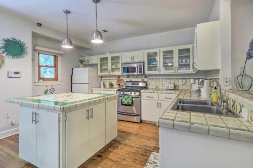 Central And Cozy Austin Abode About 2 Mi To Dtwn!