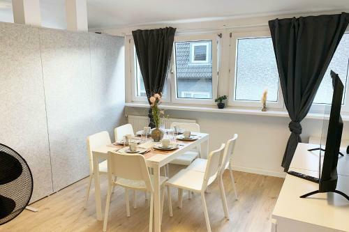 5 Bedroom Apartment In Wuppertal