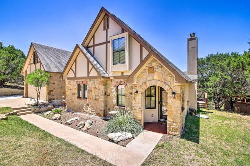 Updated Retreat With Game Room And Outdoor Oasis!