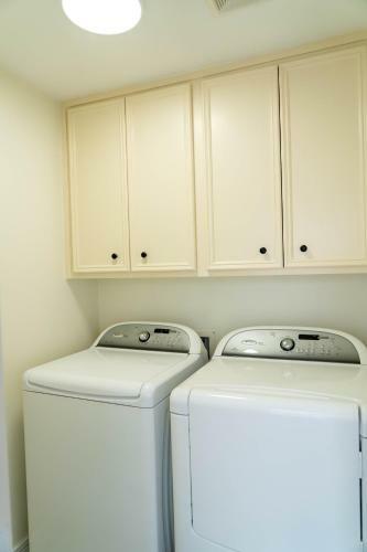 River Oaks, Elegant & Bright, Family Oriented, Spacious