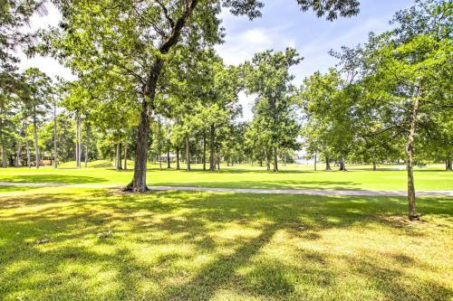 Apartamento Walden Golf Course Condo Near Lake Conroe!