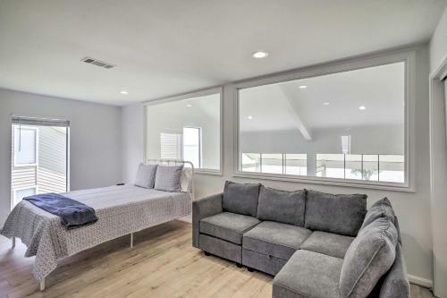 Amazing Waterfront Townhome With Patio And Grill!