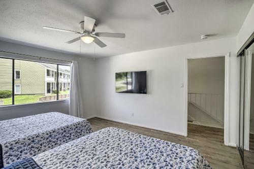 Amazing Waterfront Townhome With Patio And Grill!