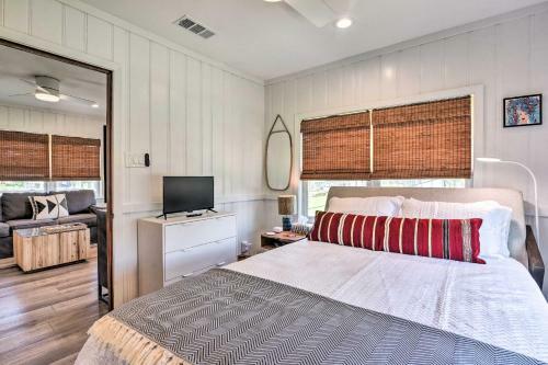Breezy Surfside Beach Home With Deck And Grill!