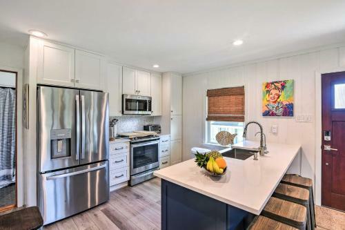 Breezy Surfside Beach Home With Deck And Grill!