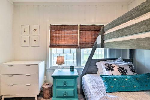Breezy Surfside Beach Home With Deck And Grill!