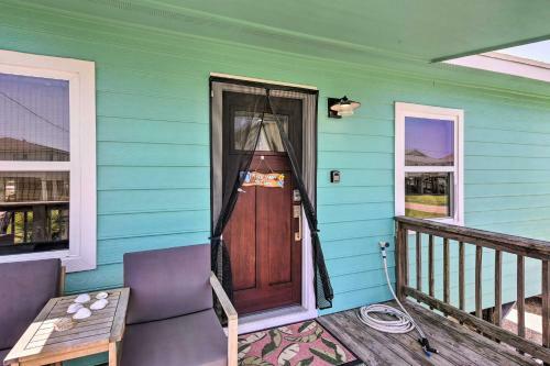 Breezy Surfside Beach Home With Deck And Grill!