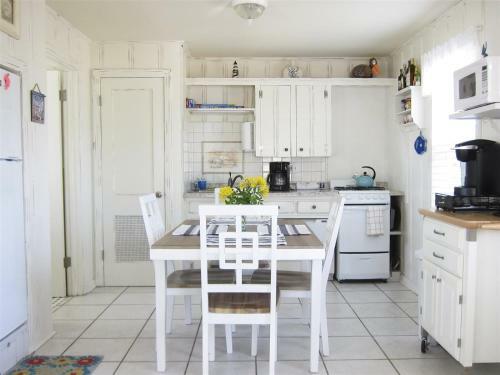 Coastal Cutie - Little Bay Cottage #3