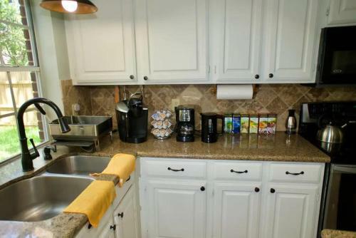 Rare Find Luxurious Cosy Home 5 Bed 3 Bath