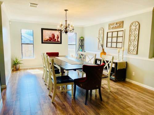 Lovely 4 Bedroom With Patio Swing And Trampoline