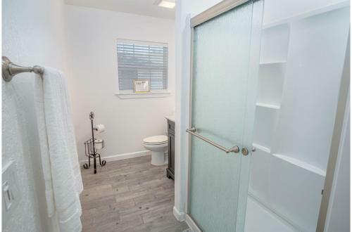 Splendid Gated 4 Br 2 Ba Home Near Downtown