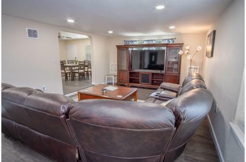 Splendid Gated 4 Br 2 Ba Home Near Downtown