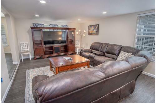 Splendid Gated 4 Br 2 Ba Home Near Downtown