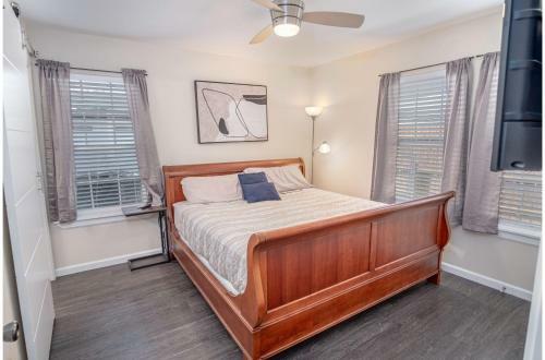 Splendid Gated 4 Br 2 Ba Home Near Downtown