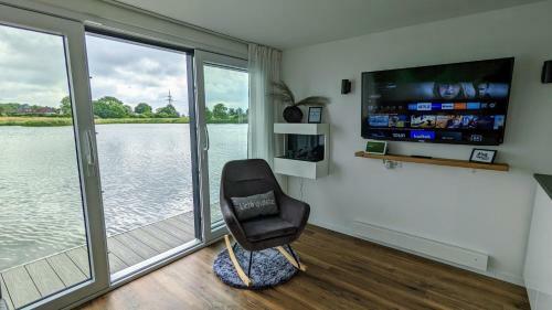 Hausboot Wangermeerblick (floating Home)