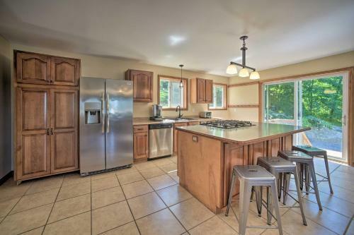 Peaceful Getaway With Lake Access Near Hiking!