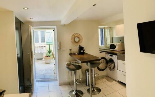 Apartamento Charming Studio For 2 People In Marseille By Weekome
