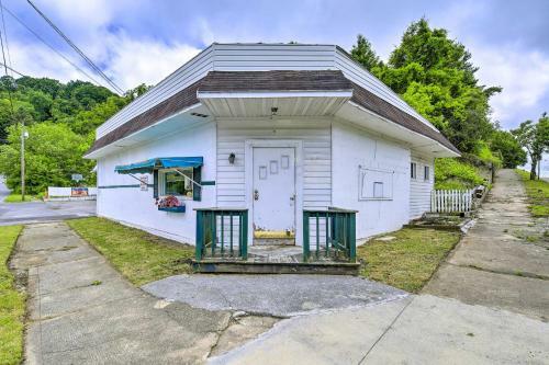 Pet-friendly Bluefield Apartment With Porch!