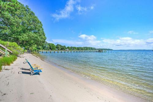 Bayside Deltaville Retreat With Beach And Grill!