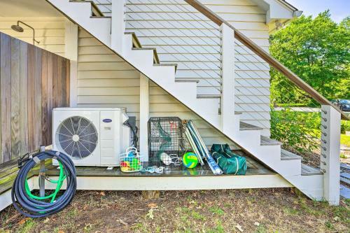 Bayside Deltaville Retreat With Beach And Grill!