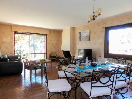 Apartment Doucham�a