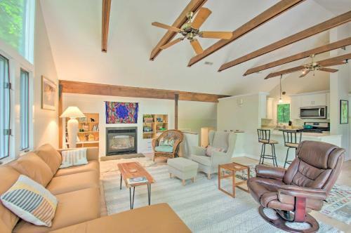 Nellysford Getaway With Canoes And Lake Access