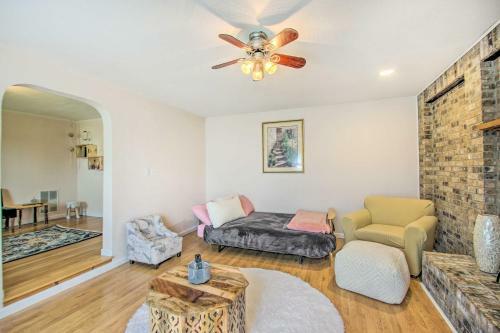 Vibrant Cottage With Private Hot Tub, Fire Pit!