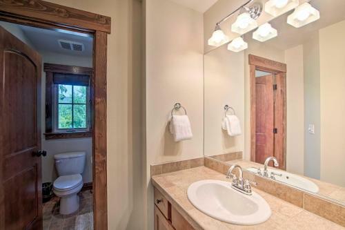Modern Alpine Home On Prospector Golf Course!