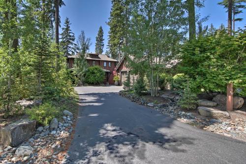 Modern Alpine Home On Prospector Golf Course!