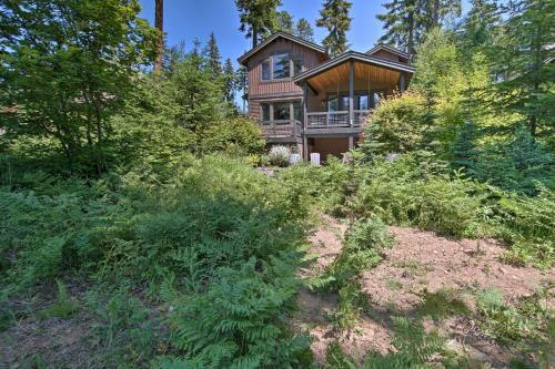 Modern Alpine Home On Prospector Golf Course!