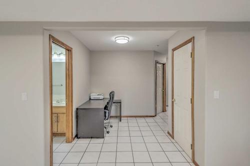 Spacious Kent Home Great For Large Families!
