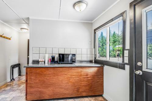 Mount Ellinor, Room 11 At Mount Walker Inn