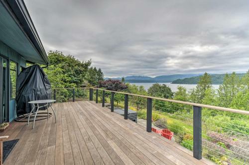 Bright And Airy Home With Sweeping View And Hot Tub