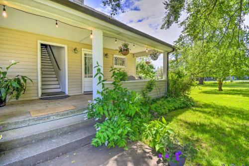 Island Gem With Shared Fire Pit, 3 Mi To Beach!