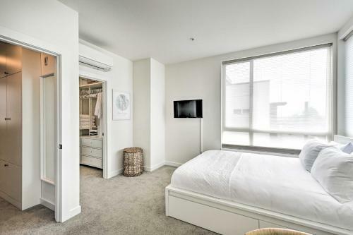 Sleek Townhome In Ballard With Rooftop Deck!