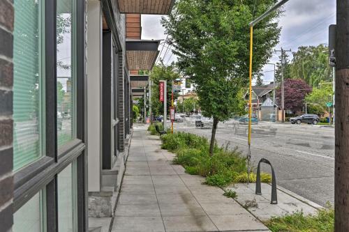 Sleek Townhome In Ballard With Rooftop Deck!