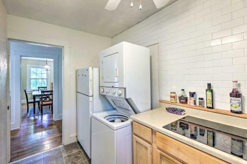 Sun-dappled Fayetteville Home With Fire Pit!