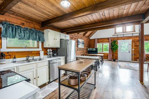 Loft Cabin With Deck Creek Pond Fire Pit Wifi