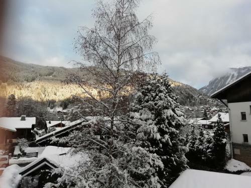 Chalet Rivendell, Morzine Sleeps 10 With Garage