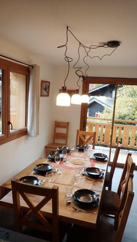 Chalet Rivendell, Morzine Sleeps 10 With Garage