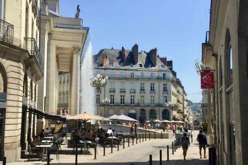 Haussmannian Apartment 135 M In Nantes
