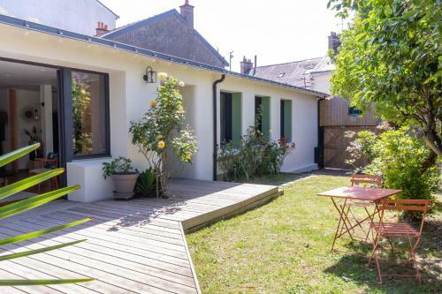 Charmante Maison De Plain-pied Et Son Jardin Fleuri